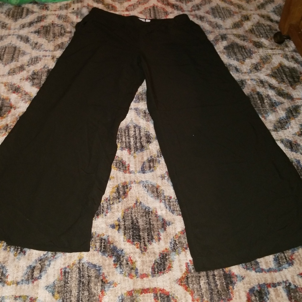 Like new.  Black dress pants.